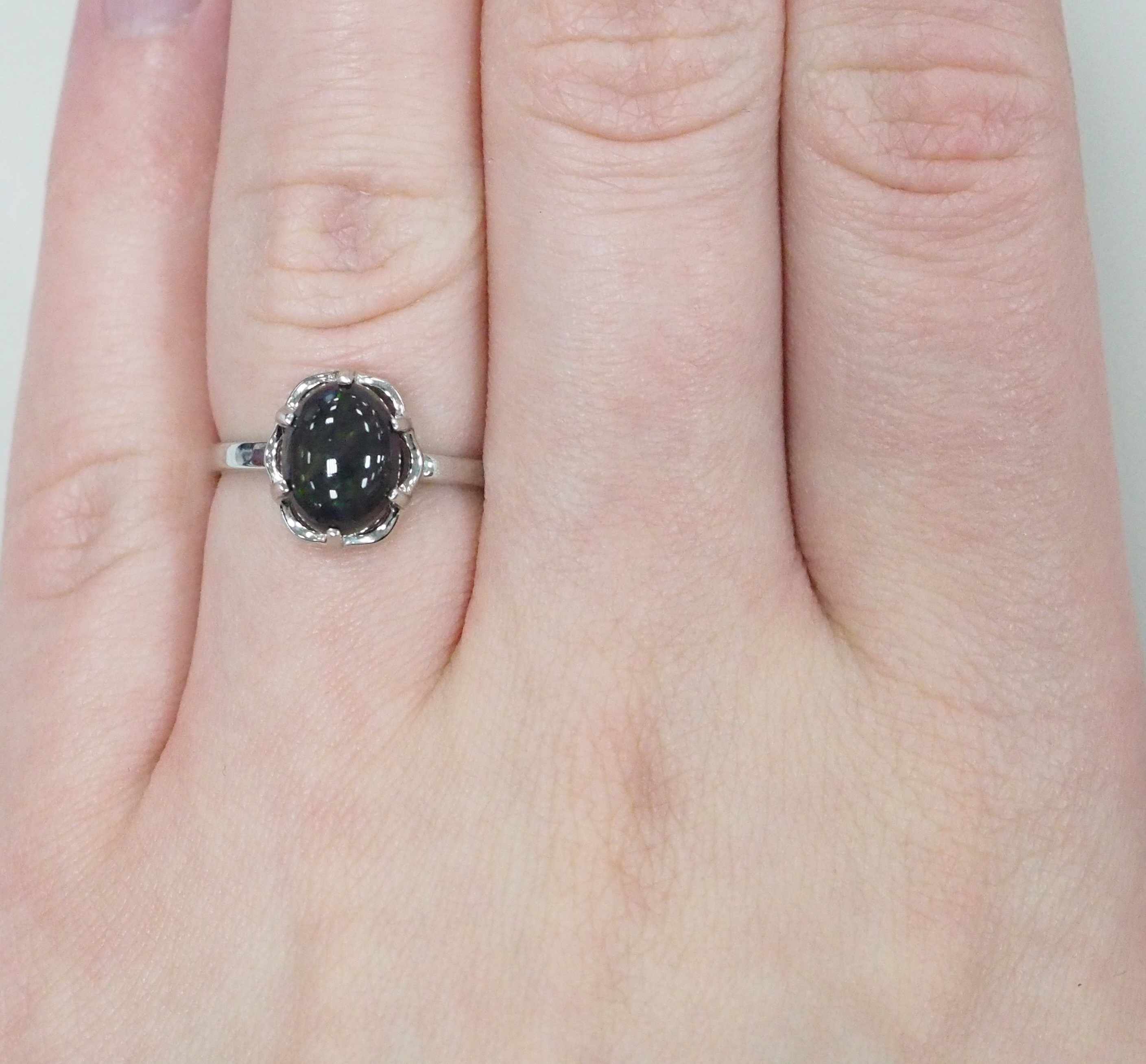 Серебряное кольцо 925 пробы; вставки 1 Опал;